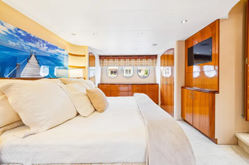 Slide: The Image of Hatteras 80 Motor Yacht 2005 - 59