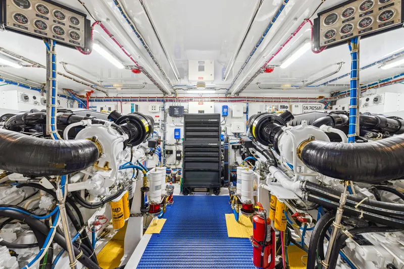 Slide: The Image of Hatteras 80 Motor Yacht 2005 - 63