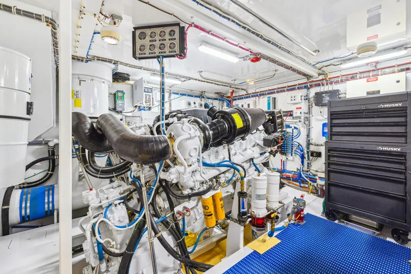 Slide: The Image of Hatteras 80 Motor Yacht 2005 - 64