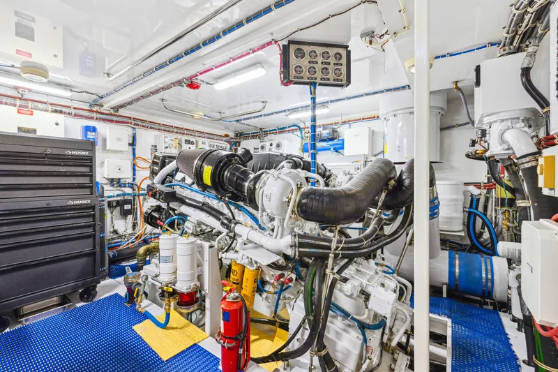 Slide: The Image of Hatteras 80 Motor Yacht 2005 - 65