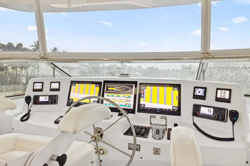 Slide: The Image of Hatteras 80 Motor Yacht 2005 - 76