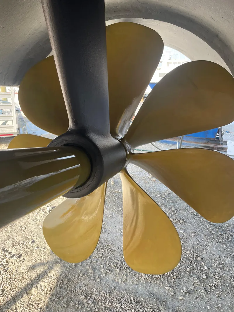 Slide: The Image of Hatteras 80 Motor Yacht 2005 - 79