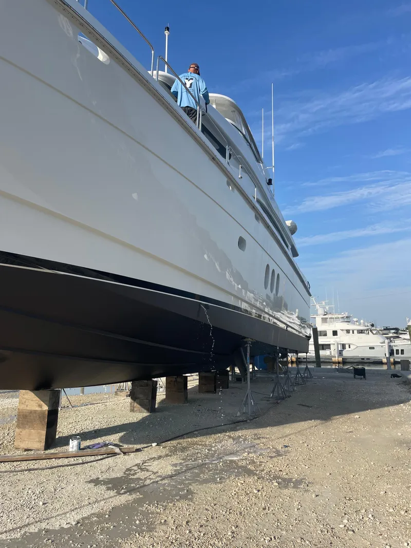 Slide: The Image of Hatteras 80 Motor Yacht 2005 - 87