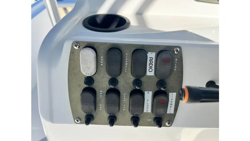 Slide: The Image of Control panel of a 2018 Mako Pro Skiff 19 CC boat with labeled switches. - 6