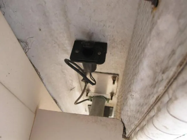 Slide: The Image of Close-up of a 2005 Grady-White 282 Sailfish boat's wiring and mounting hardware. - 16