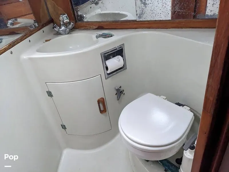 Slide: The Image of 1987 J Boats j35 for sale in Pocasset, MA - 11