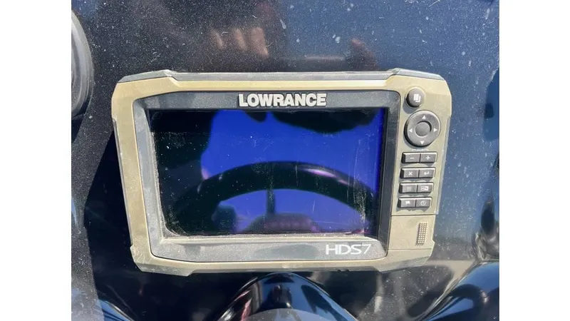 Slide: The Image of Lowrance HDS7 fishfinder on 2017 Nitro Z19 boat dashboard. - 8