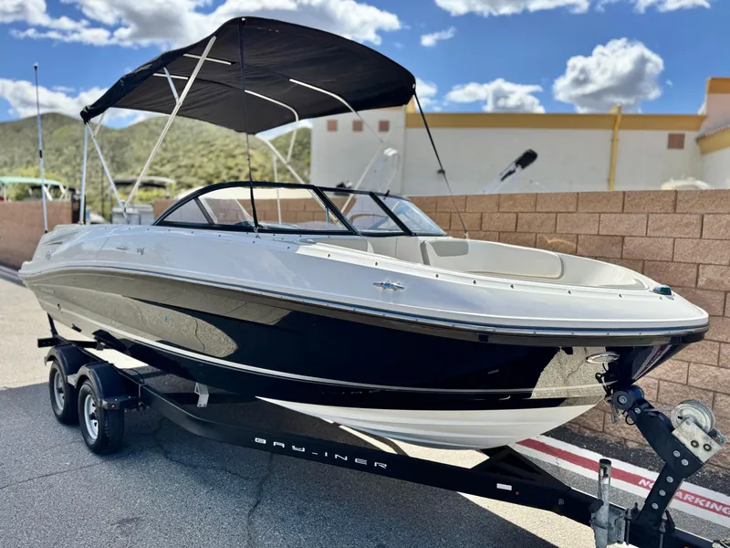 Slide: The Image of Bayliner VR6 Bowrider 2016 - 1