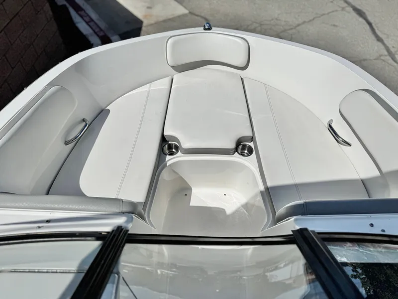 Slide: The Image of Bayliner VR6 Bowrider 2016 - 10