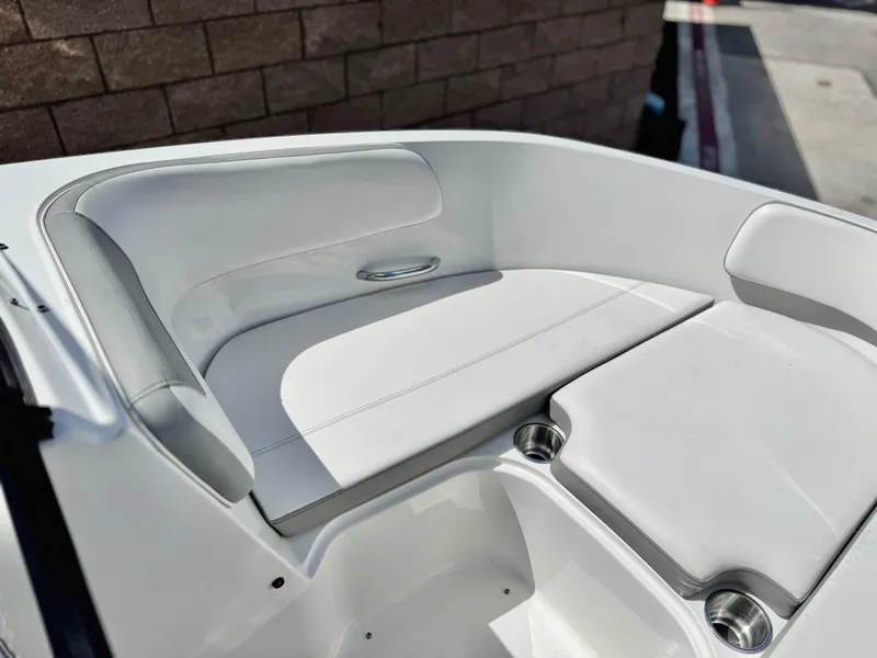 Slide: The Image of Bayliner VR6 Bowrider 2016 - 11