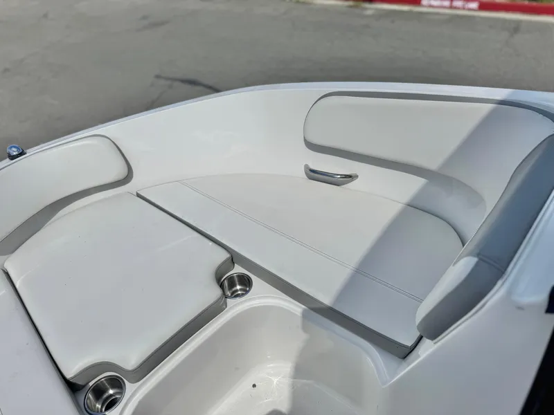 Slide: The Image of Bayliner VR6 Bowrider 2016 - 12