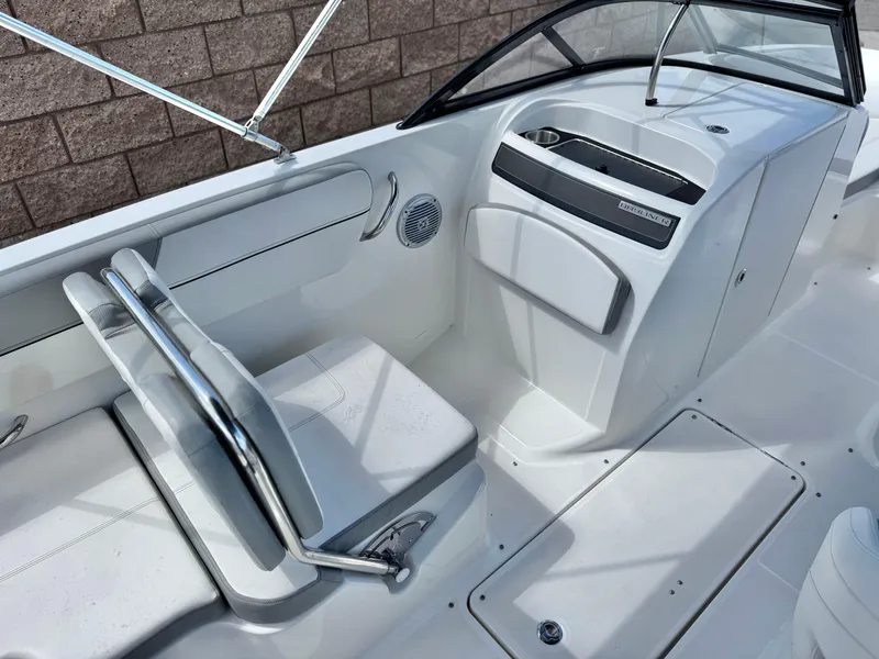 Slide: The Image of Bayliner VR6 Bowrider 2016 - 14