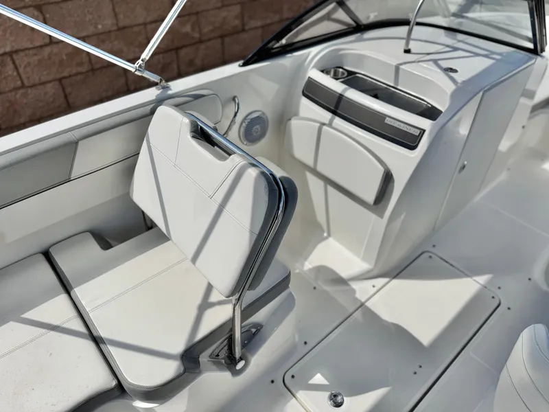 Slide: The Image of Bayliner VR6 Bowrider 2016 - 15