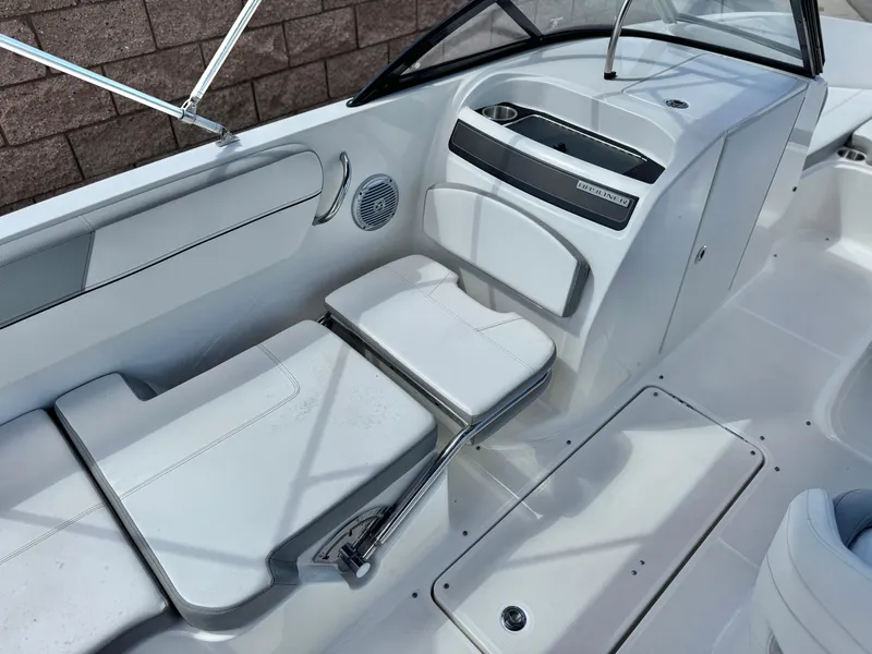 Slide: The Image of Bayliner VR6 Bowrider 2016 - 16