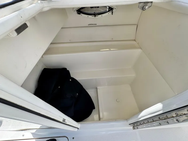 Slide: The Image of Bayliner VR6 Bowrider 2016 - 19