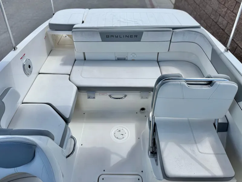 Slide: The Image of Bayliner VR6 Bowrider 2016 - 22