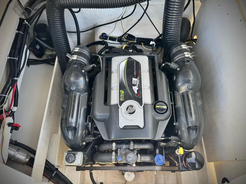 Slide: The Image of Bayliner VR6 Bowrider 2016 - 25