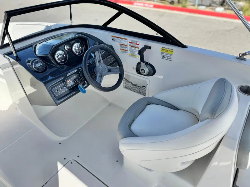 Slide: The Image of Bayliner VR6 Bowrider 2016 - 27