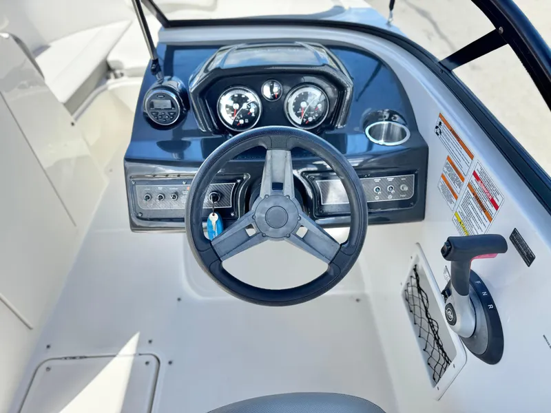 Slide: The Image of Bayliner VR6 Bowrider 2016 - 28