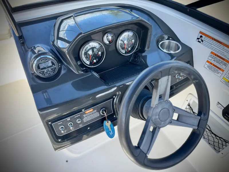 Slide: The Image of Bayliner VR6 Bowrider 2016 - 29