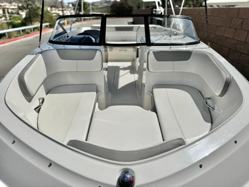 Slide: The Image of Bayliner VR6 Bowrider 2016 - 8