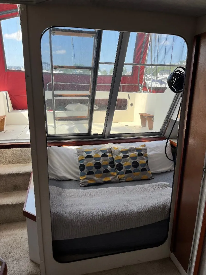 Slide: The Image of Interior of 1988 Carver 2767 Santego boat with cozy seating and decorative pillows. - 18