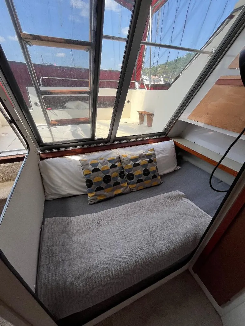 Slide: The Image of Interior of 1988 Carver 2767 Santego boat with cozy seating and decorative pillows. - 4