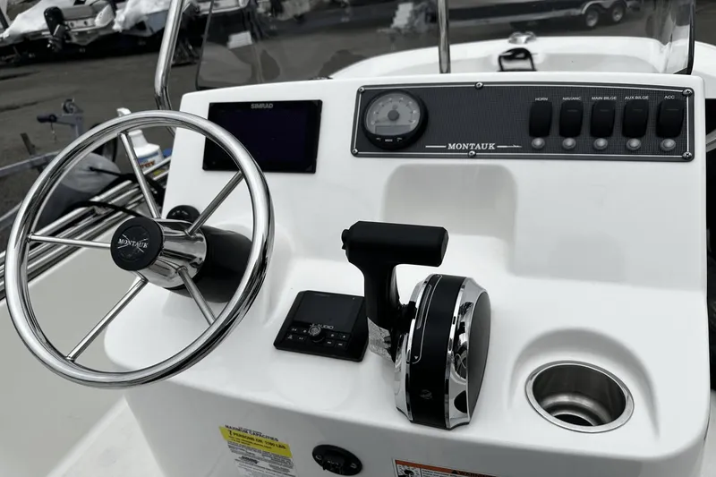 Slide: The Image of Boston Whaler 170 Montauk 2023 - 10