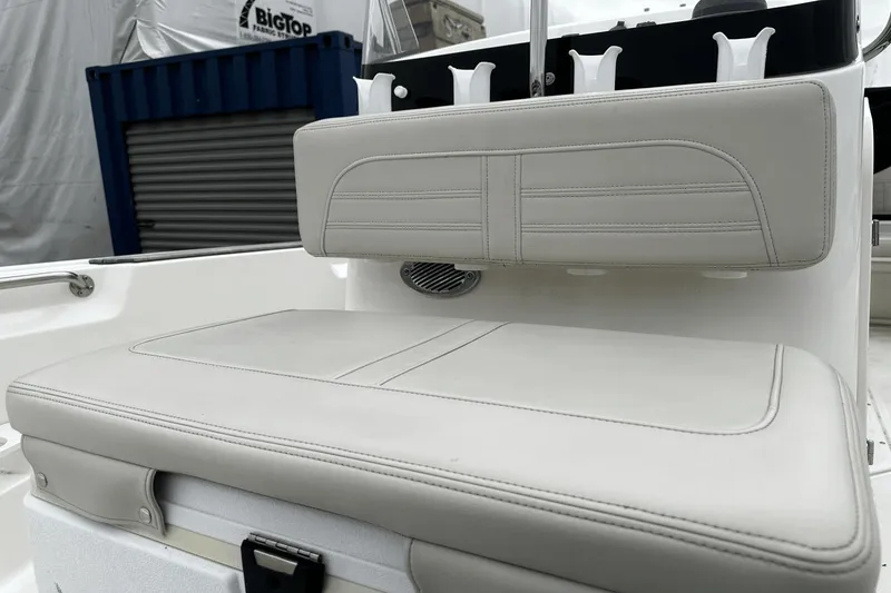 Slide: The Image of Boston Whaler 170 Montauk 2023 - 11