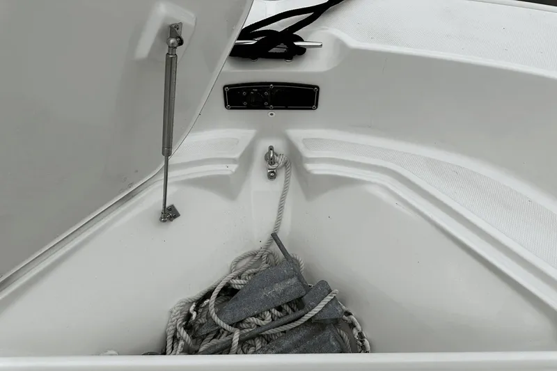 Slide: The Image of Boston Whaler 170 Montauk 2023 - 13