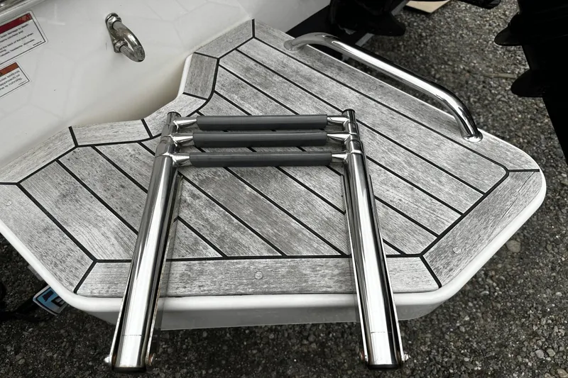 Slide: The Image of Boston Whaler 170 Montauk 2023 - 4