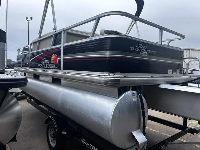 Slide: The Image of Sun Tracker Bass Buggy 18 DLX 2013 - 5