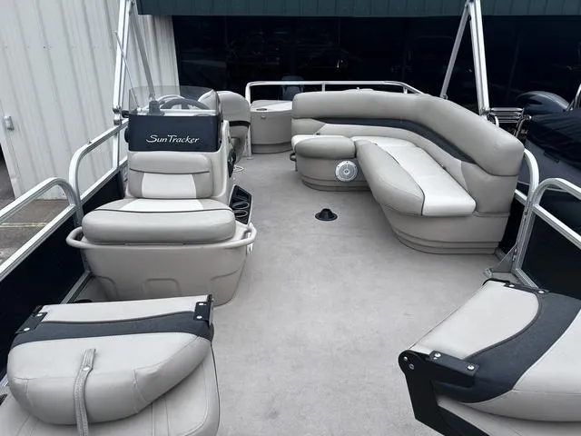 Slide: The Image of Sun Tracker Bass Buggy 18 DLX 2013 - 7