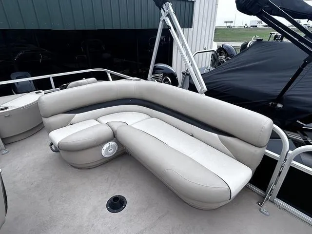 Slide: The Image of Sun Tracker Bass Buggy 18 DLX 2013 - 9