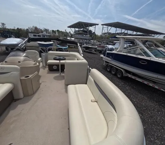 Slide: The Image of 2018 Sweetwater SW 2086 C pontoon boat with trailer, fresh water only, in a marina setting. - 36