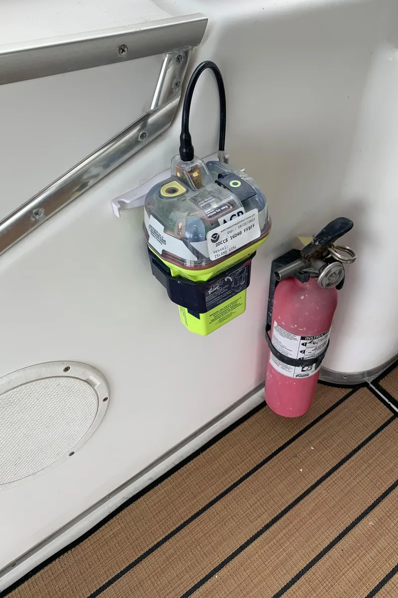Slide: The Image of Emergency equipment on 2000 Bayliner 3988 boat: EPIRB and fire extinguisher mounted on deck. - 28