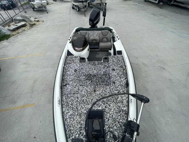 Slide: The Image of Triton TR 20 2001 - 10