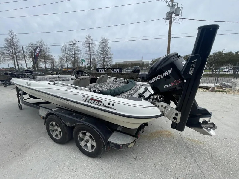 Slide: The Image of Triton TR 20 2001 - 4