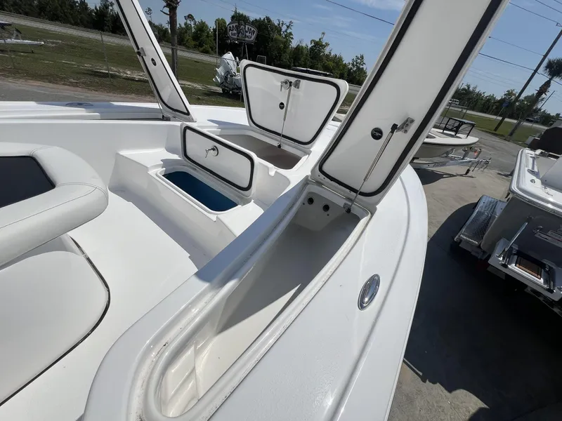 Slide: The Image of Tidewater 2110 Bay Max 2025 - 13