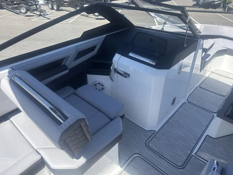 Slide: The Image of Cobalt R6 Surf 2025 - 10