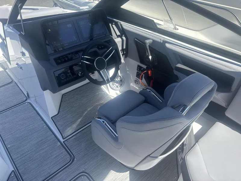 Slide: The Image of Cobalt R6 Surf 2025 - 12