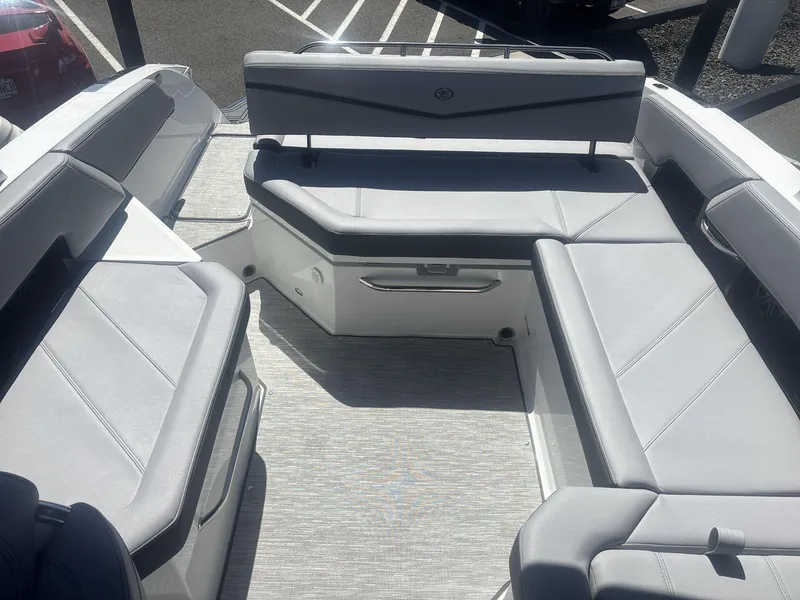 Slide: The Image of Cobalt R6 Surf 2025 - 19