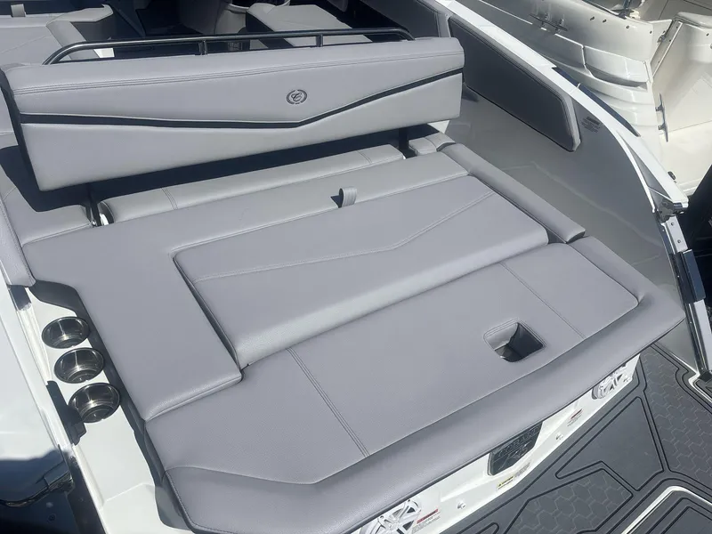 Slide: The Image of Cobalt R6 Surf 2025 - 20