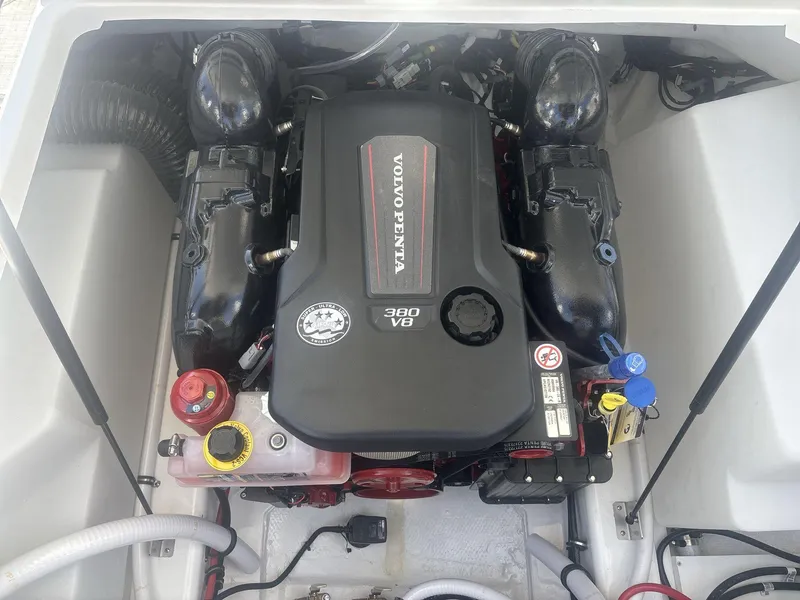 Slide: The Image of Cobalt R6 Surf 2025 - 22