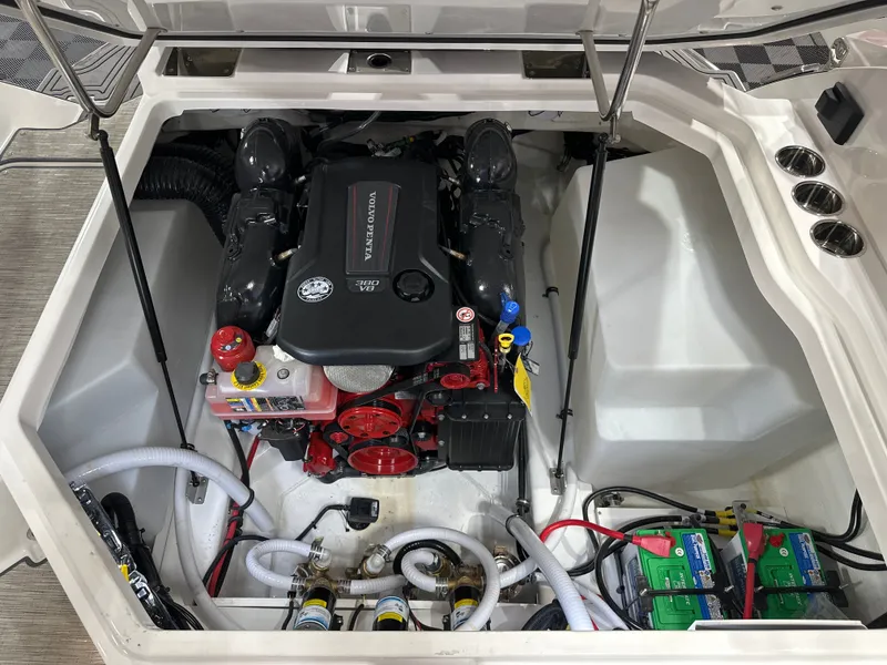 Slide: The Image of Cobalt R6 Surf 2025 - 25