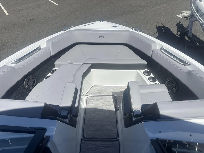 Slide: The Image of Cobalt R6 Surf 2025 - 7