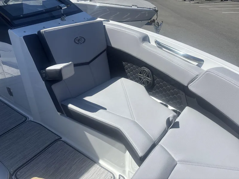 Slide: The Image of Cobalt R6 Surf 2025 - 8