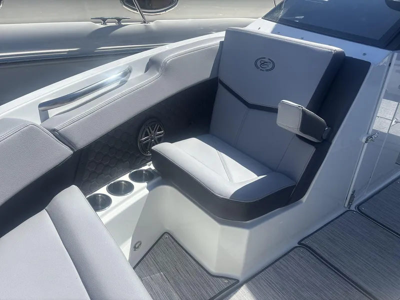 Slide: The Image of Cobalt R6 Surf 2025 - 9