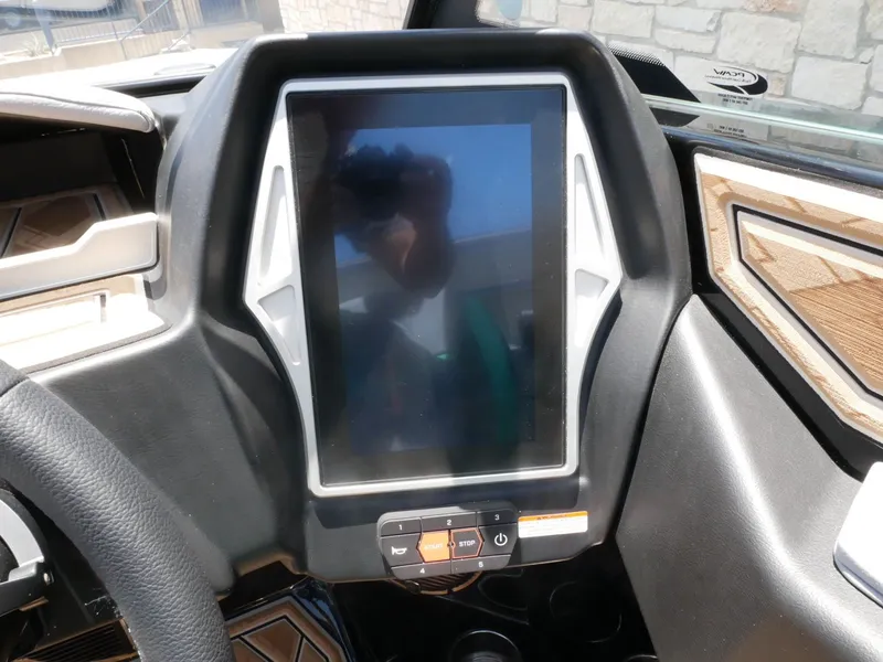 Slide: The Image of Tigé 22RZX 2022 - 16