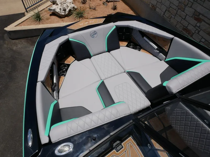 Slide: The Image of Tigé 22RZX 2022 - 17